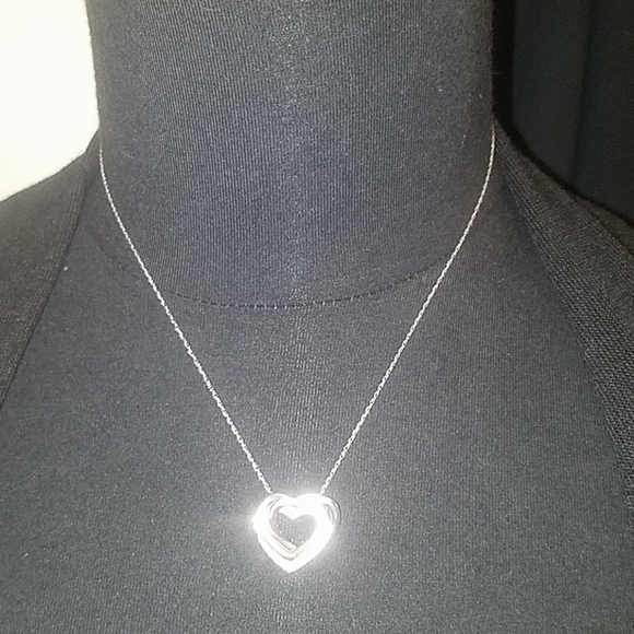 🎉Zales Heart Pendant Necklace - Picture 3 of 6